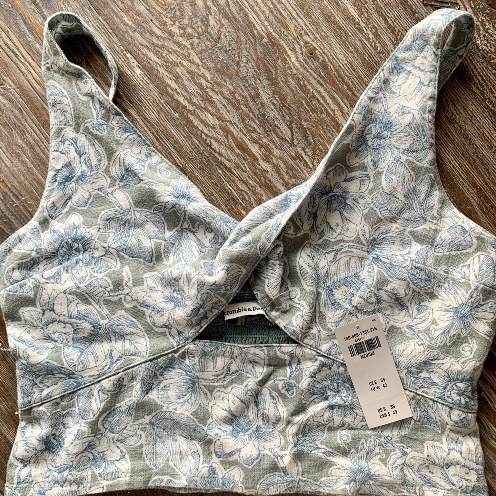 New Abercrombie & Fitch Cut Out Crop Top
